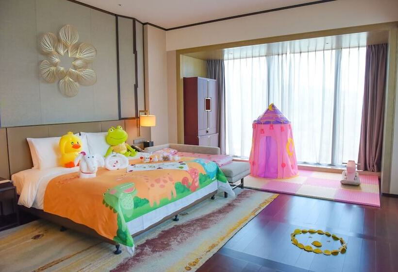 高级客房, Hualuxe Xiamen Haicang Habour View   An Ihg