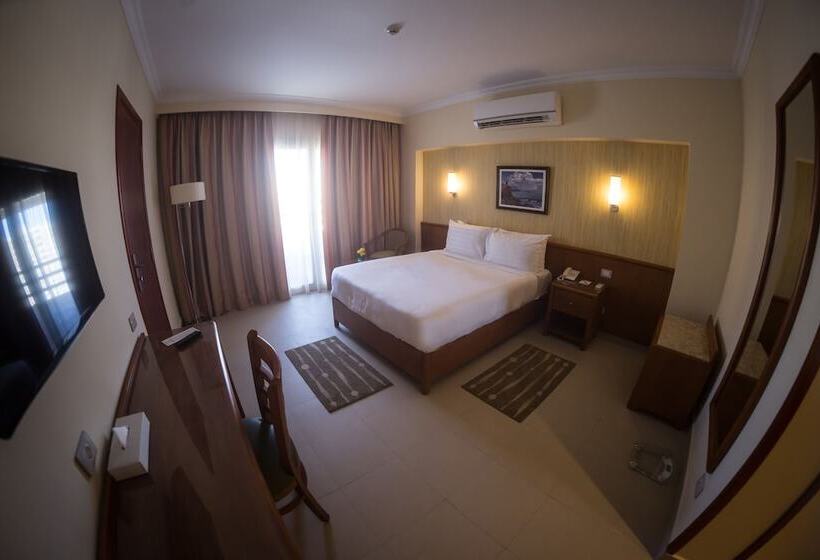 سوییت جونیور, The Grand Plaza Hotel Smouha