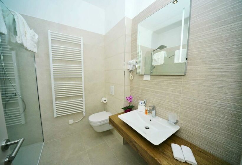 اتاق لوکس با چشم‌انداز دریا, Boutique Hotel Mali Raj