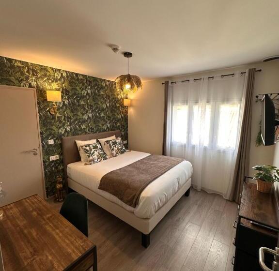 Номер Стандарт, Auberge Du Vieux Lanas Logis Hotel Restaurant