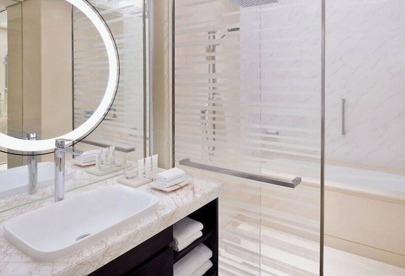 可观景的套房, Crowne Plaza Dubai Marina, An Ihg