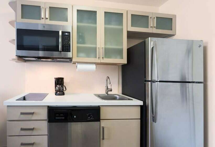 스탠다드 스튜디오, Candlewood Suites Miami Intl Airport   36th St, An Ihg