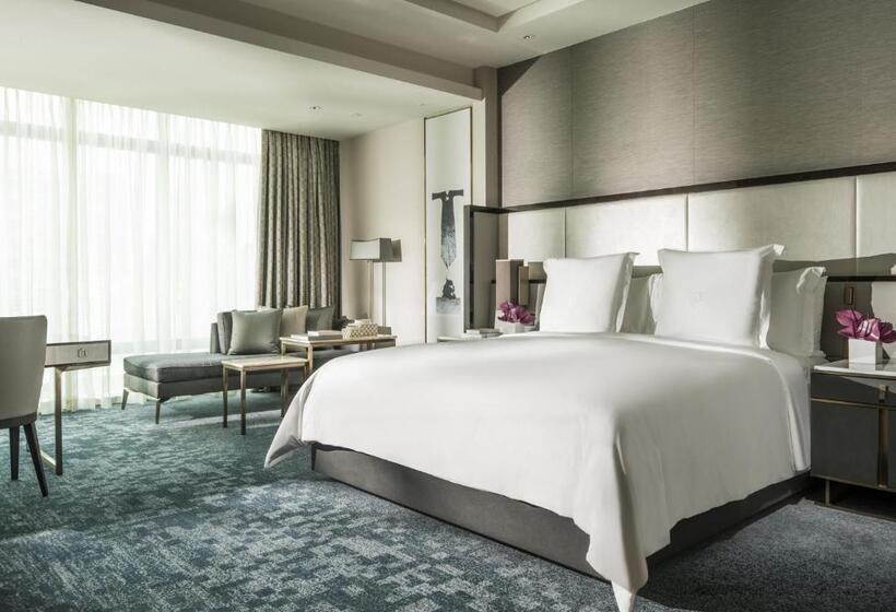 Стандартный Номер Кровать Кинг, Four Seasons Hotel Kuala Lumpur