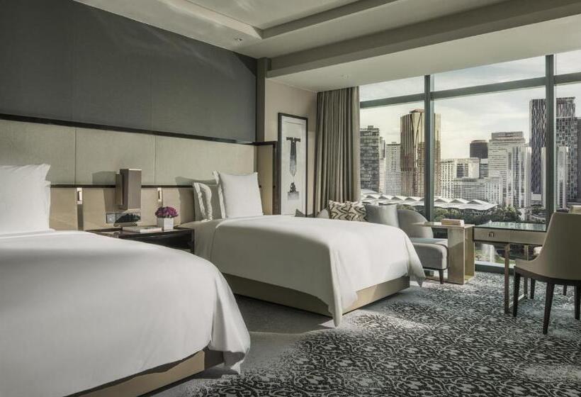 Номер Клуб, Four Seasons Hotel Kuala Lumpur
