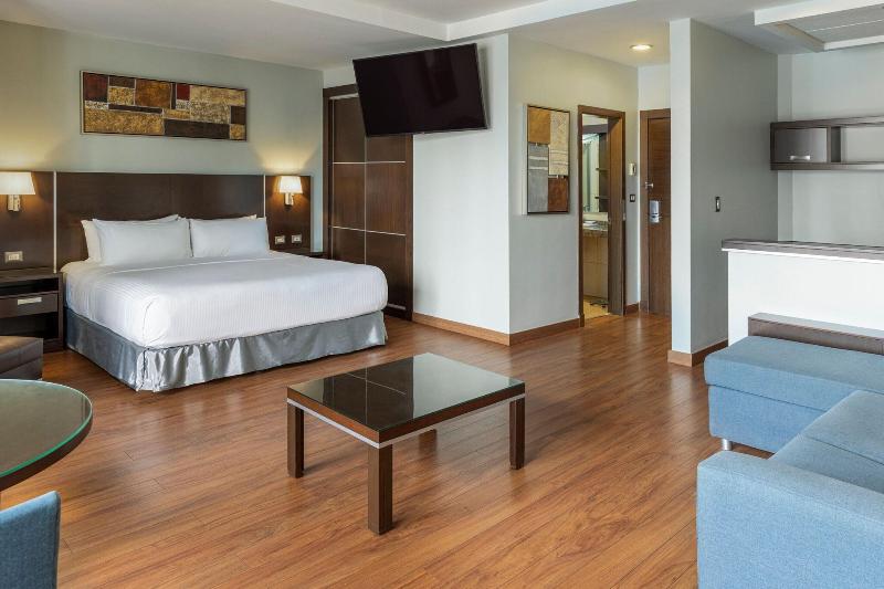 سوییت جونیور با چشم‌انداز دریا, Intercontinental Phu Quoc Long Beach Resort, An Ihg