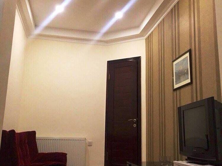 Family Suite, Irise