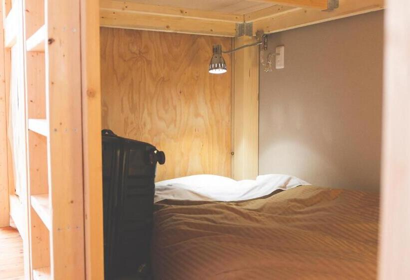 Четырехместный номер эконом класса с общей ванной комнатой, Noboribetsu Guest House Aka & Ao