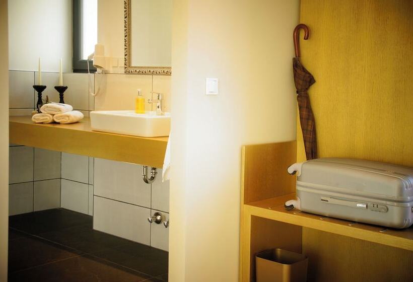 اتاق لوکس, Athen Kelsterbach Frankfurt Airport