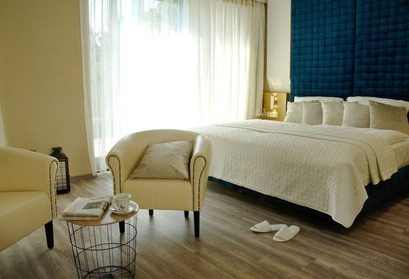 اتاق لوکس با بالکن, Athen Kelsterbach Frankfurt Airport