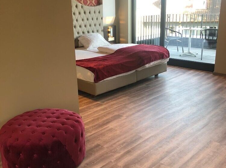 اتاق لوکس با بالکن, Athen Kelsterbach Frankfurt Airport