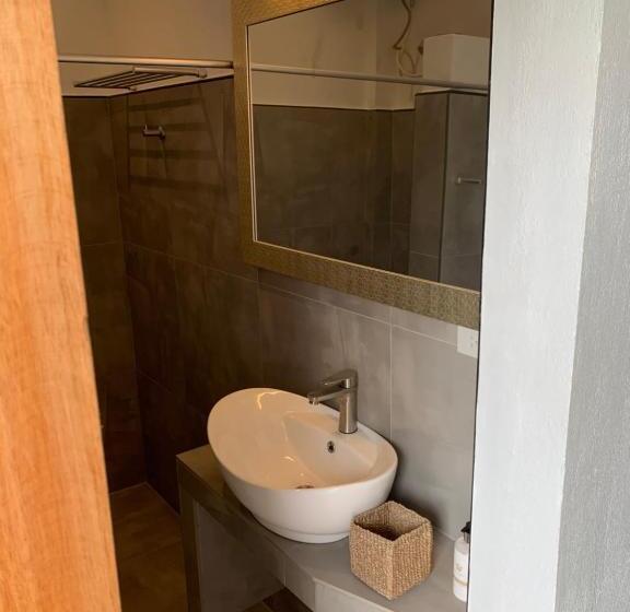 Четырехместный Номер Deluxe, Crown Malapascua
