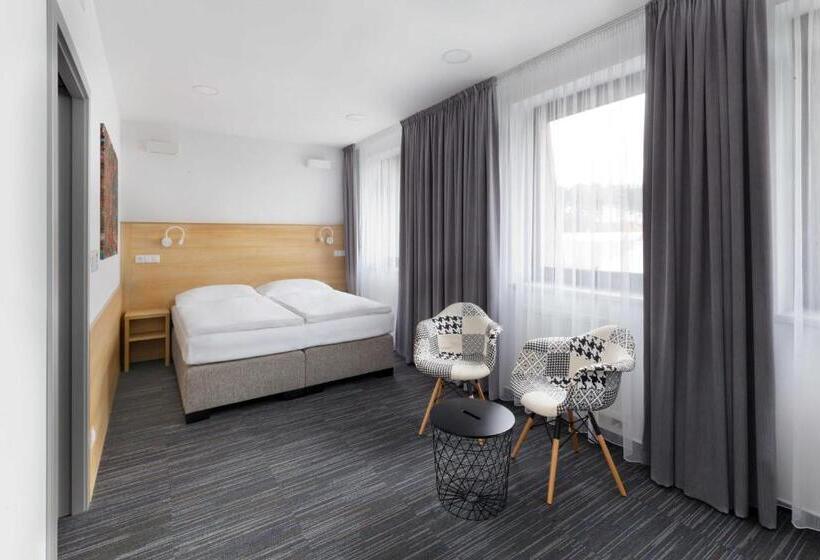 Superior Kamer, Ala