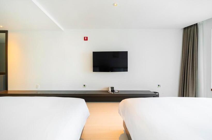 اتاق خانوادگی با چشم‌انداز دریا, Yeosu Hotel Haven
