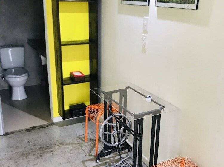 Номер Deluxe, Crash Pad Adventure Hostel