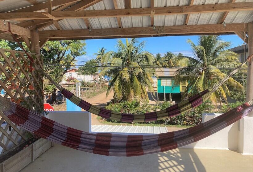 Номер Deluxe, Crash Pad Adventure Hostel