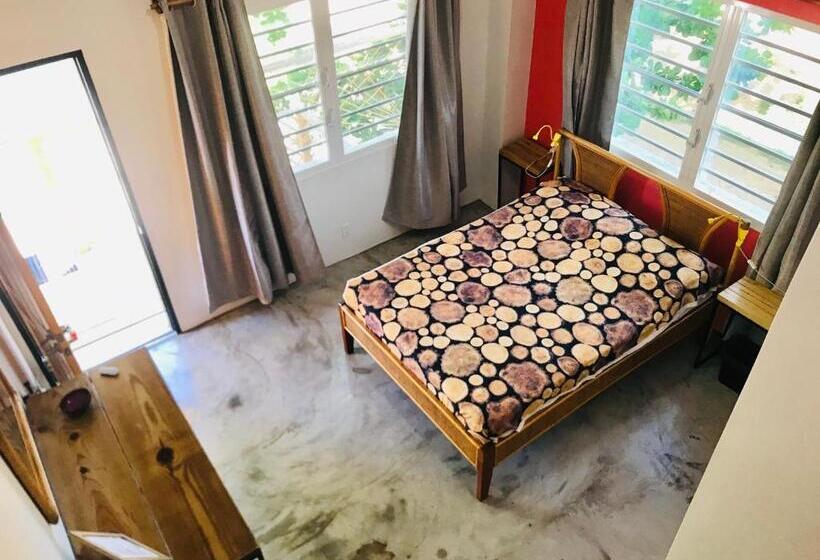 Четырехместный Номер Deluxe, Crash Pad Adventure Hostel