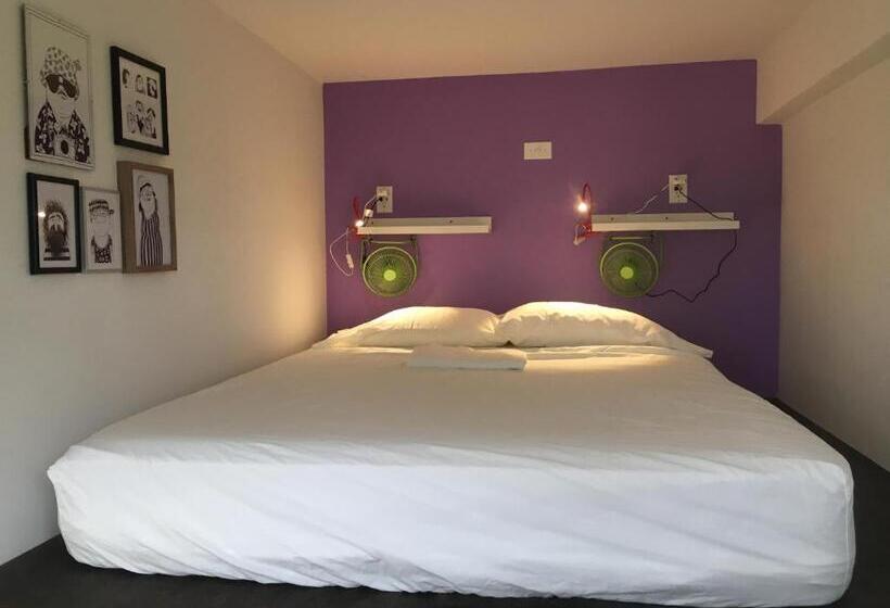 Номер Deluxe с Балконом, Crash Pad Adventure Hostel