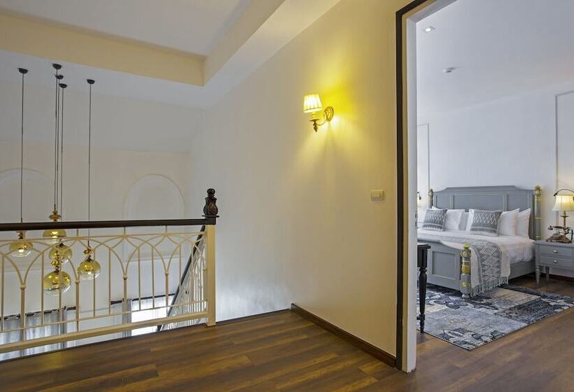 스위트, Le Thatluang D Or Boutique