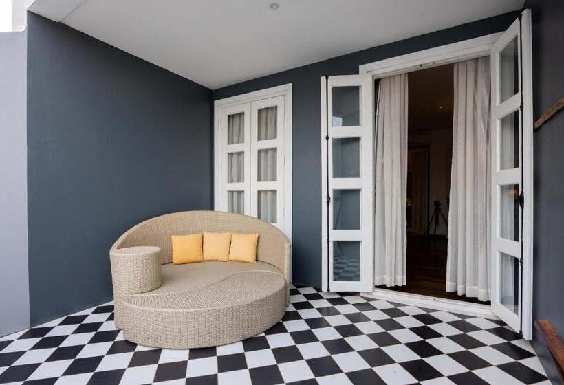 스위트, Le Thatluang D Or Boutique