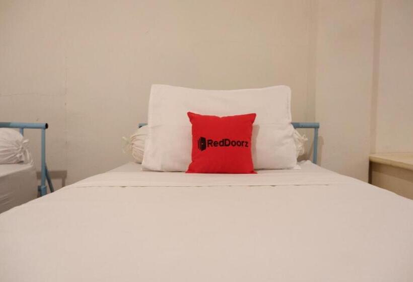 Семейный Номер, Reddoorz Near Rsud Kota Mataram