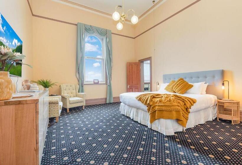 Люкс, Clocktower Suites