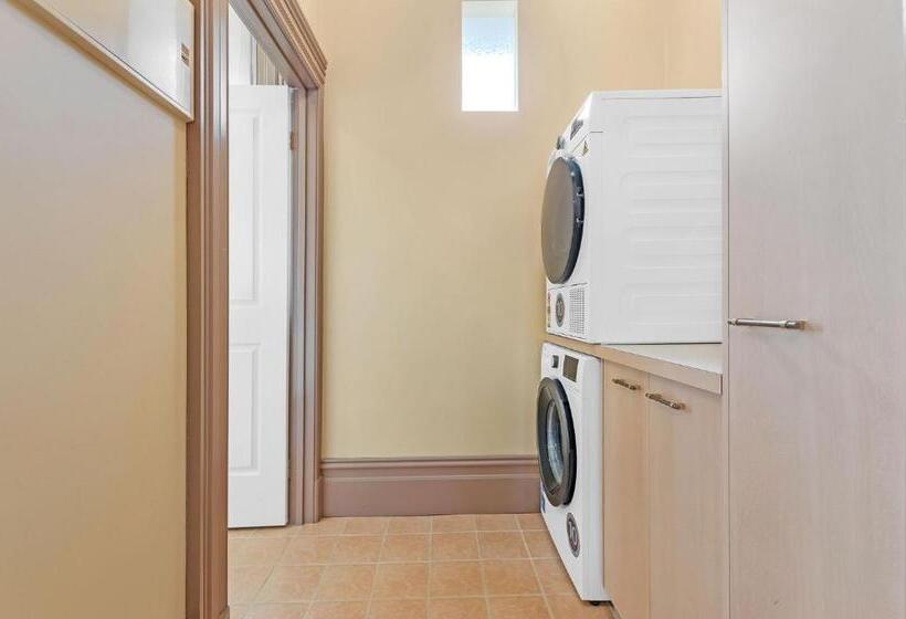 Апартаменты 1 Спальня, Clocktower Suites