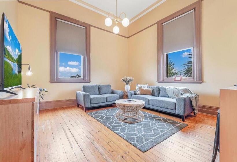 Апартаменты 1 Спальня, Clocktower Suites
