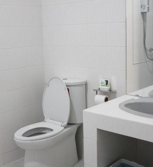 اتاق استاندارد با سرویس بهداشتی مشترک, Home@hostel Kanchanaburi