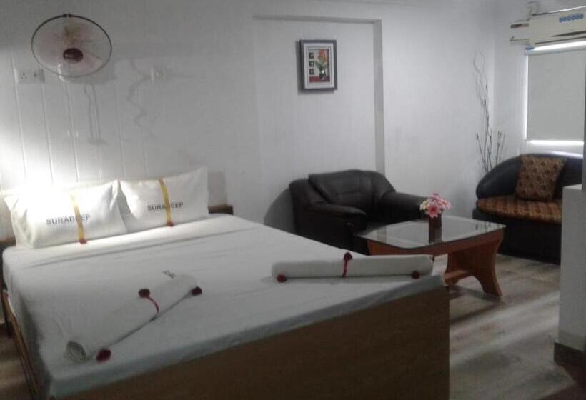 디럭스 룸, Suradeep Residency