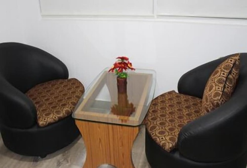 디럭스 룸, Suradeep Residency