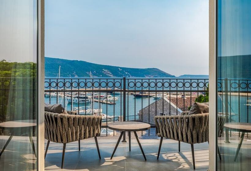 سوییت با چشم‌انداز دریا, Lazure Hotel & Marina