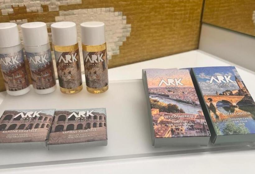 חדר סופריור, Ark