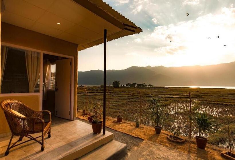 Quarto Estandar Vista Lago, Zostel Pokhara