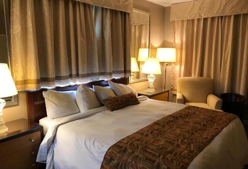 Номер Стандарт, Cardinal Court Motel