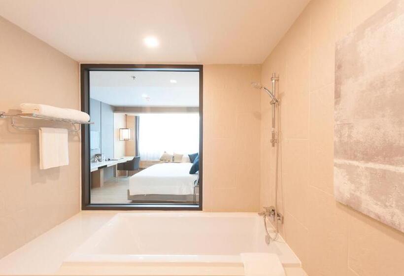 Deluxe Room Mountain View, Arize Hotel Sri Racha