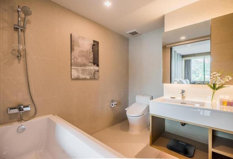 Deluxe Room Mountain View, Arize Hotel Sri Racha