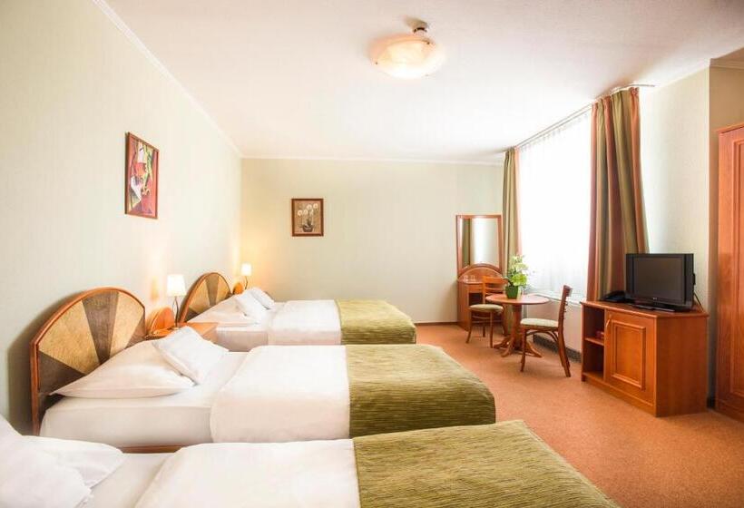 Четырехместный Номер Стандарт, Baross City Hotel   Budapest