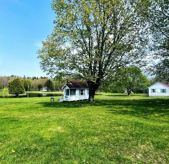 استودیوی استاندارد, Eden Village Motel And Cottages