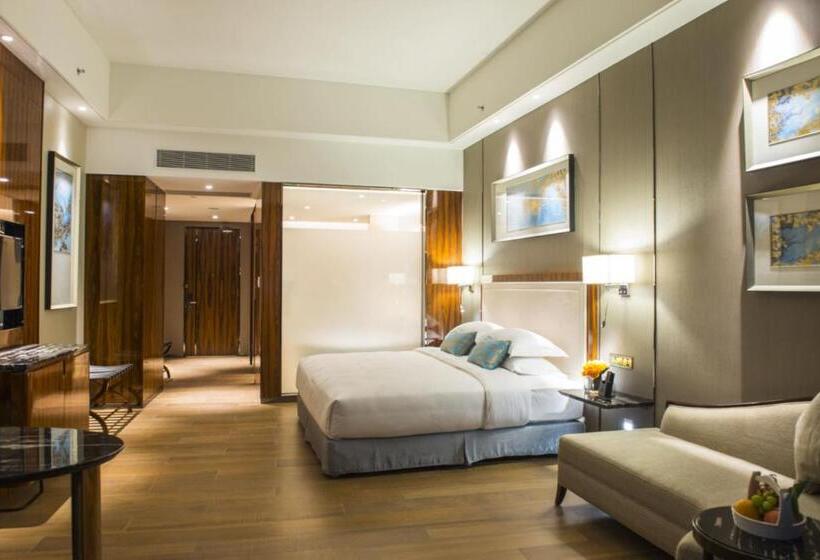 디럭스 룸 킹사이즈 침대, Forest City Marina