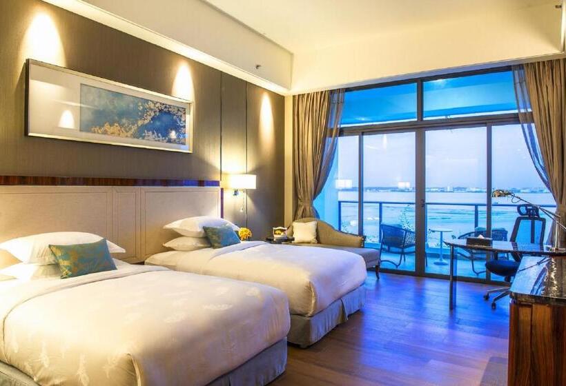 수피리어 룸, Forest City Marina
