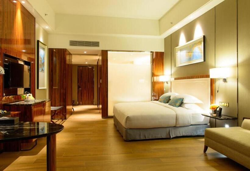 스탠다드 룸 킹사이즈 침대, Forest City Marina