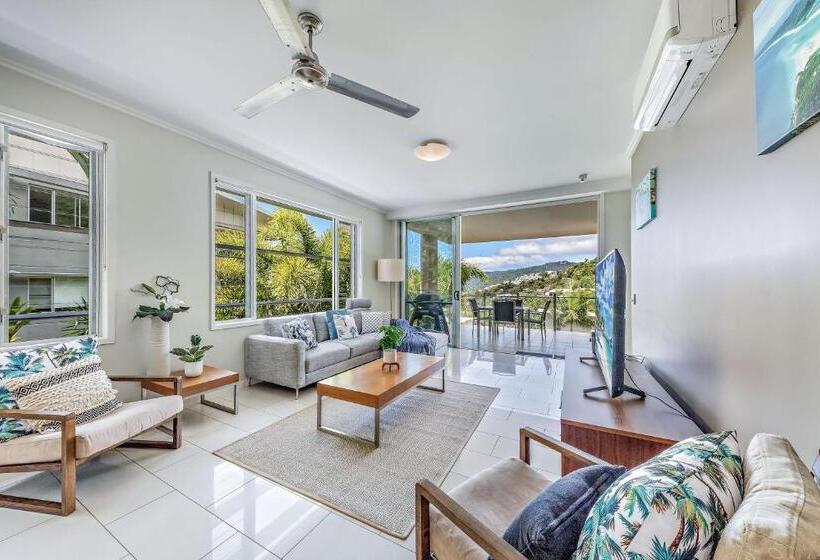 2 Bedroom Apartment with Views, Airlie Summit Apartments