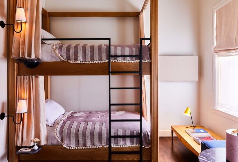 Номер Стандарт, The Siren Hotel, An Ash