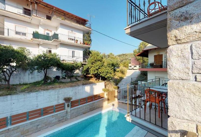 Люкс Вид на Сад, Leda Suites