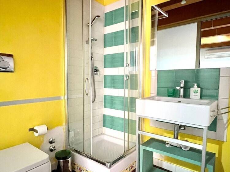 سوییت, Saint Patrick Guest House