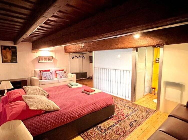 سوییت, Saint Patrick Guest House