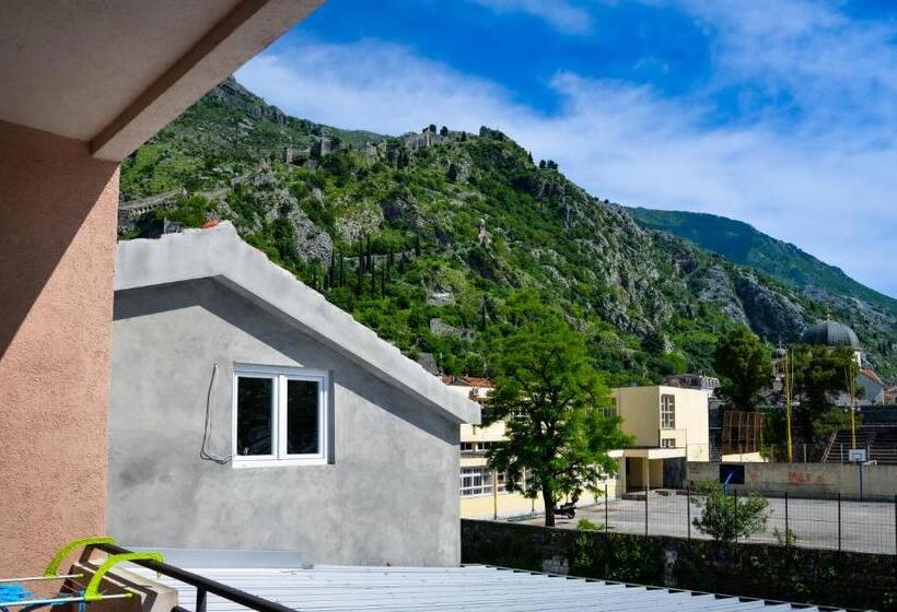 سوئیت با چشم‌انداز, Garni Hotel Tianis