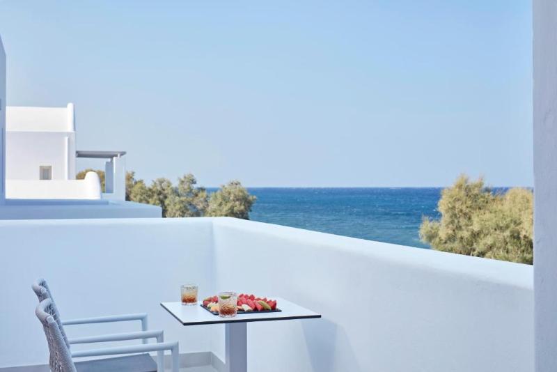 스탠다드 스튜디오, Costa Grand Resort & Spa