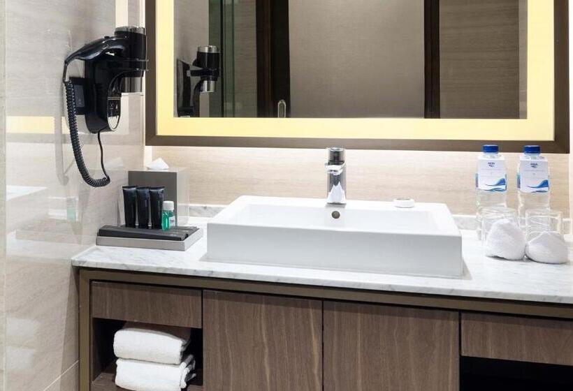 غرفة ديلوكس سرير كينج, Gramm Hotel By Ambarrukmo   Formerly Grand Ambarrukmo Yogyakarta