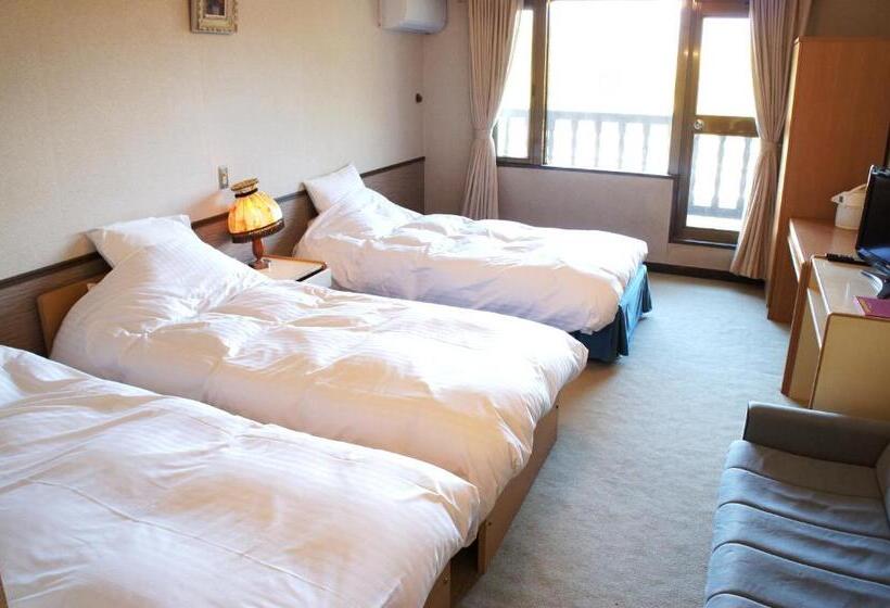 اتاق استاندارد چهار تخته, Petit Hotel Shitaka